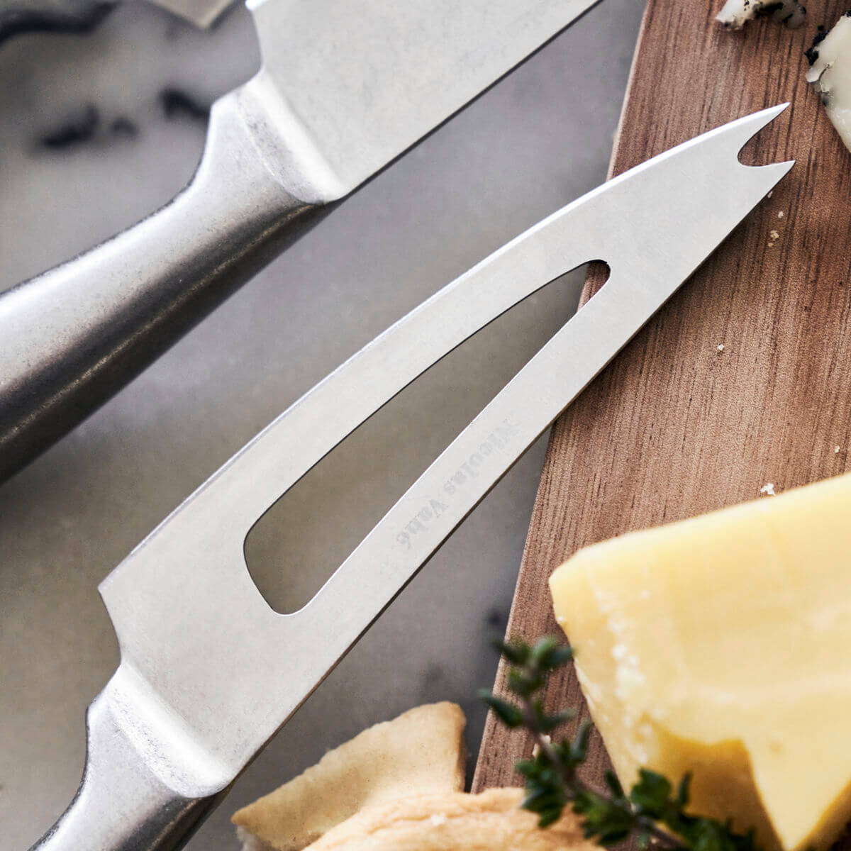 3 STAINLESS STEEL CHEESE KNIVES GIFT SET CLOSEUP