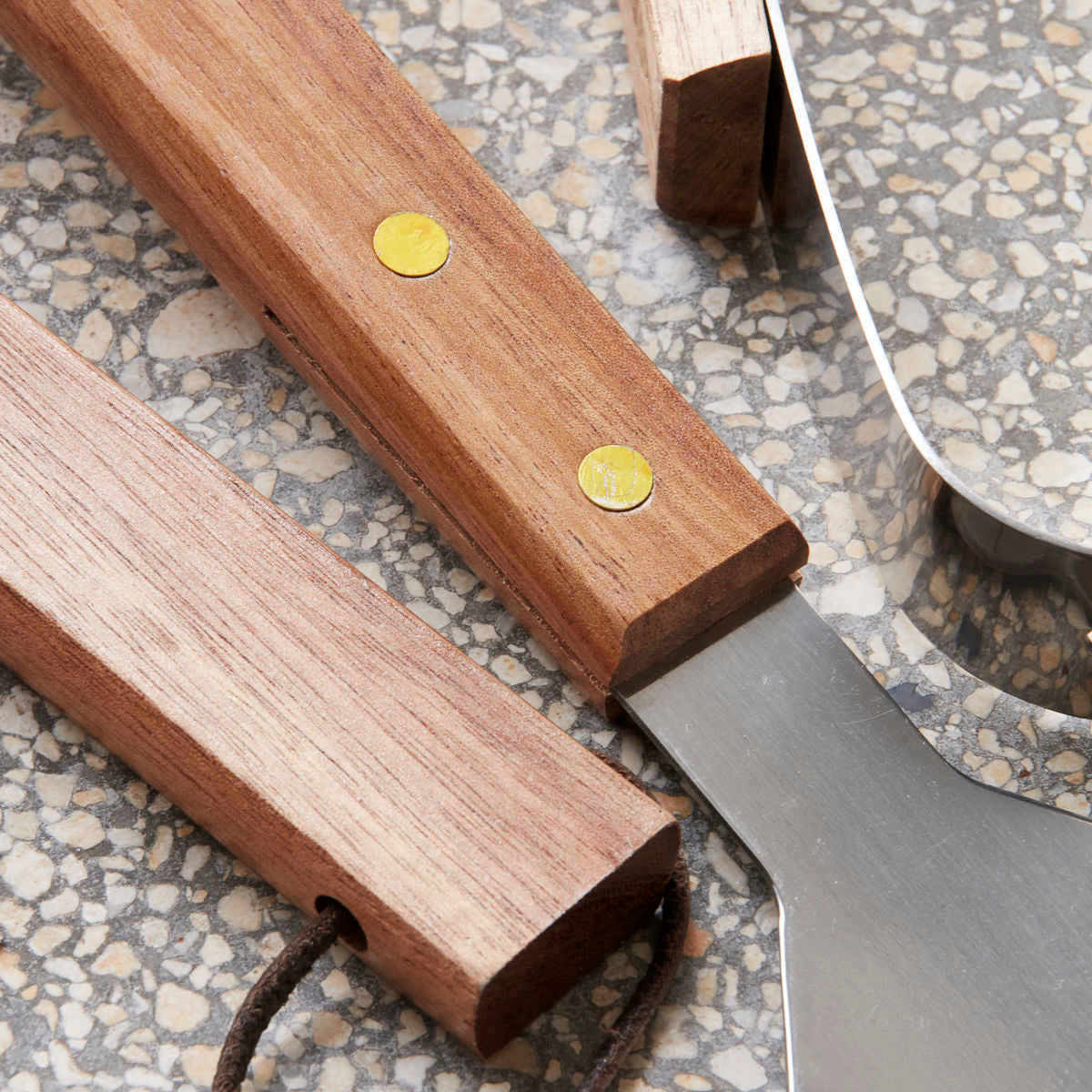 BBQ Tool Set Acacia Wood closeup